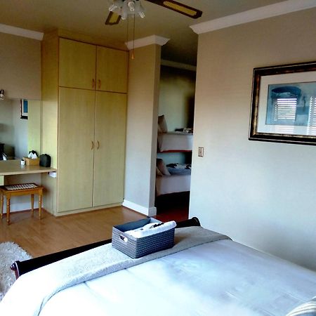 Casa Mia Guesthouse Table View Bagian luar foto
