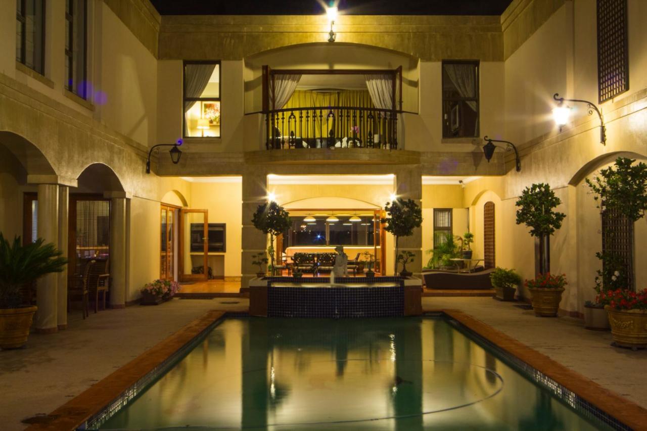 Casa Mia Guesthouse Table View Bagian luar foto