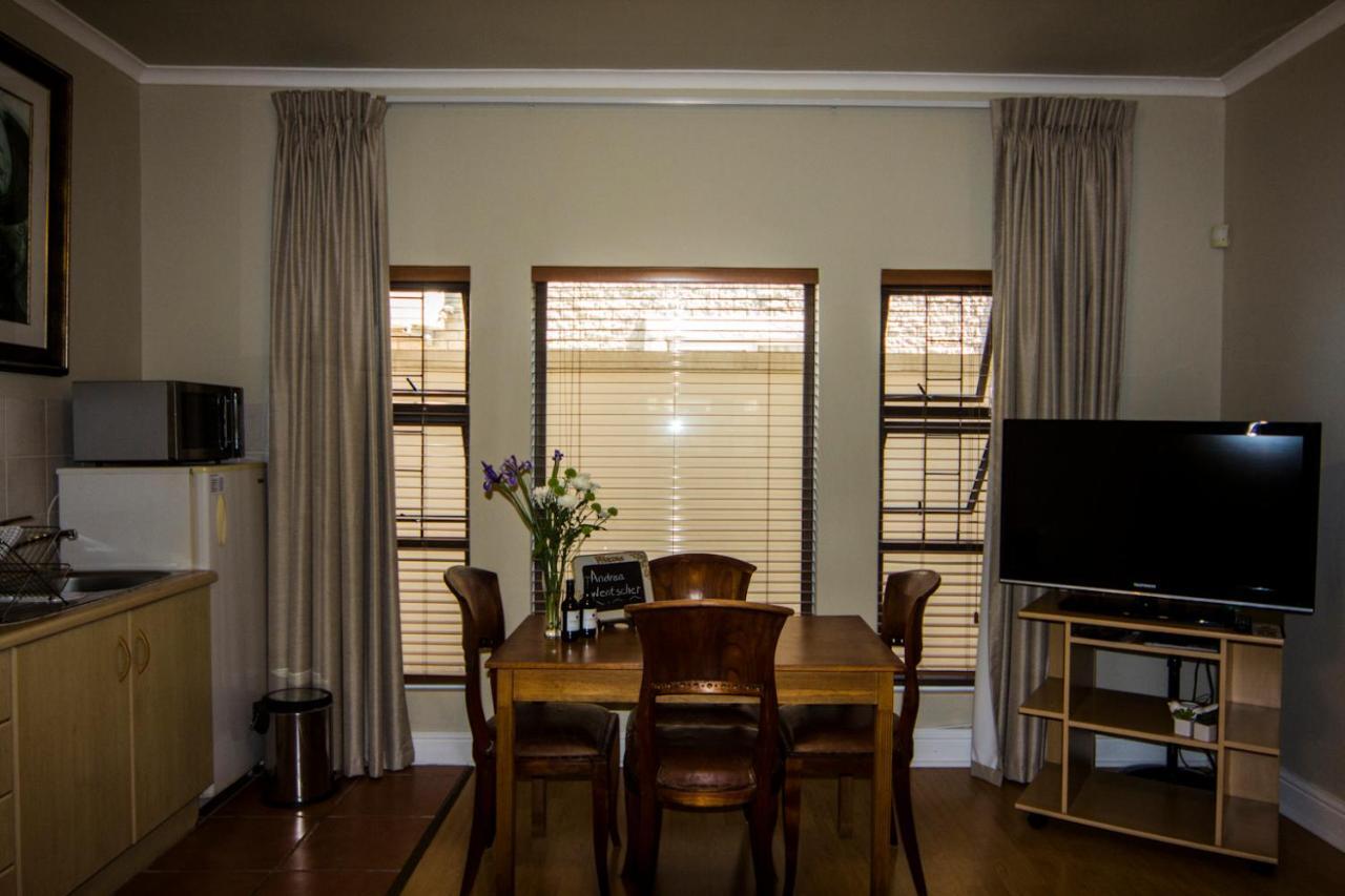 Casa Mia Guesthouse Table View Bagian luar foto