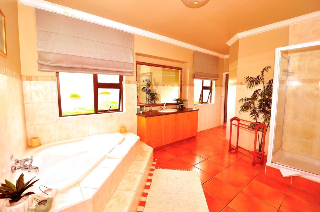 Casa Mia Guesthouse Table View Bagian luar foto