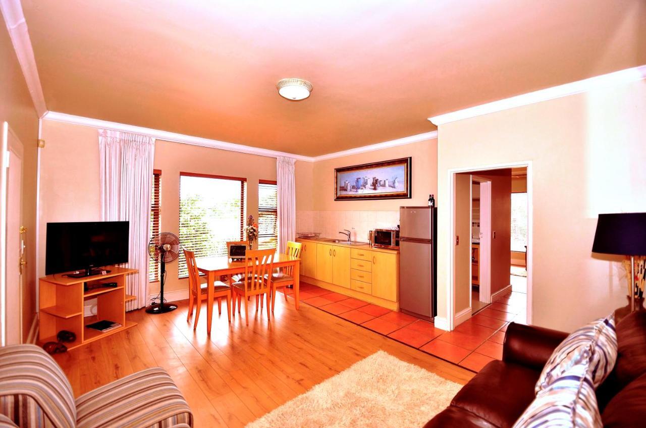 Casa Mia Guesthouse Table View Bagian luar foto