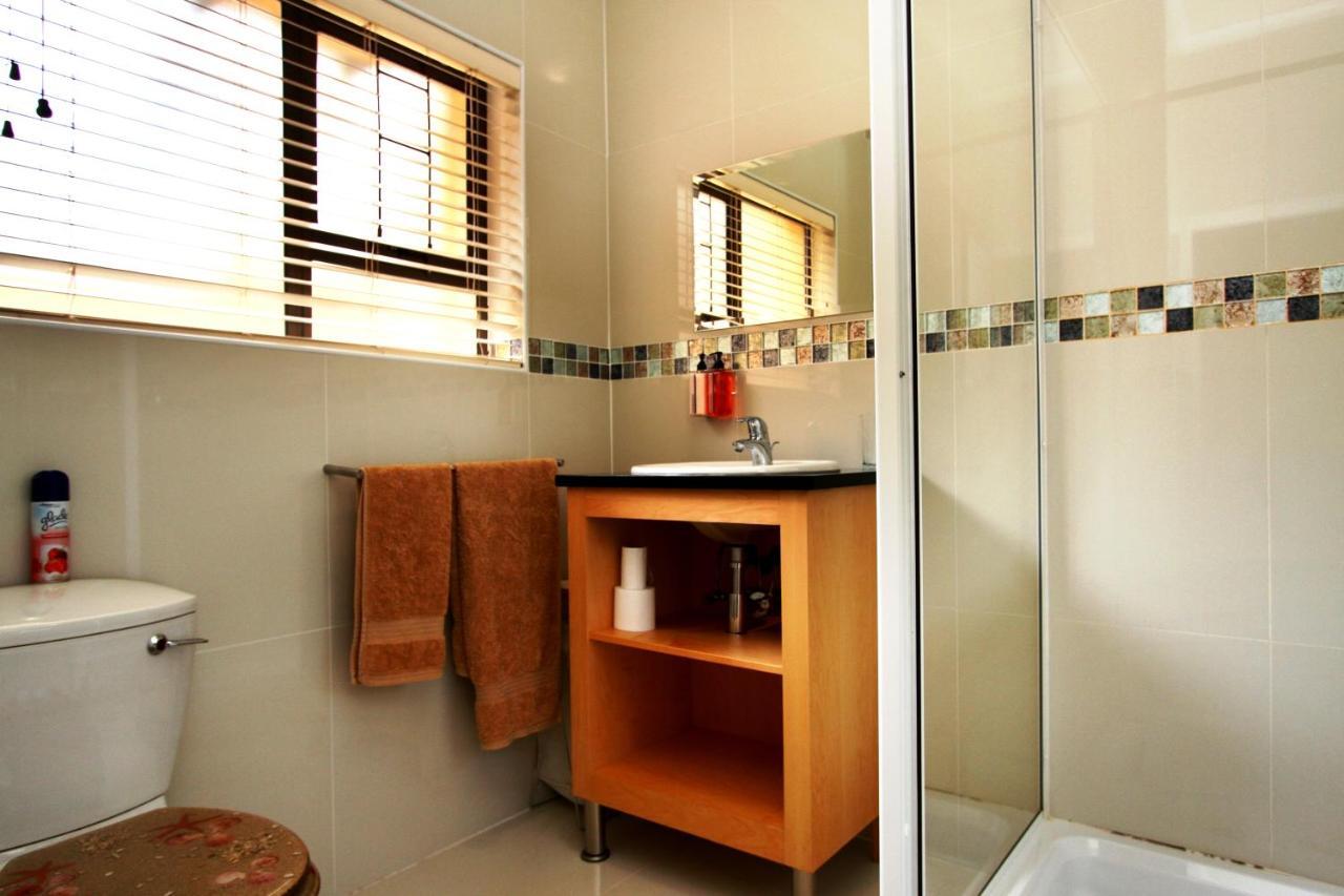Casa Mia Guesthouse Table View Bagian luar foto